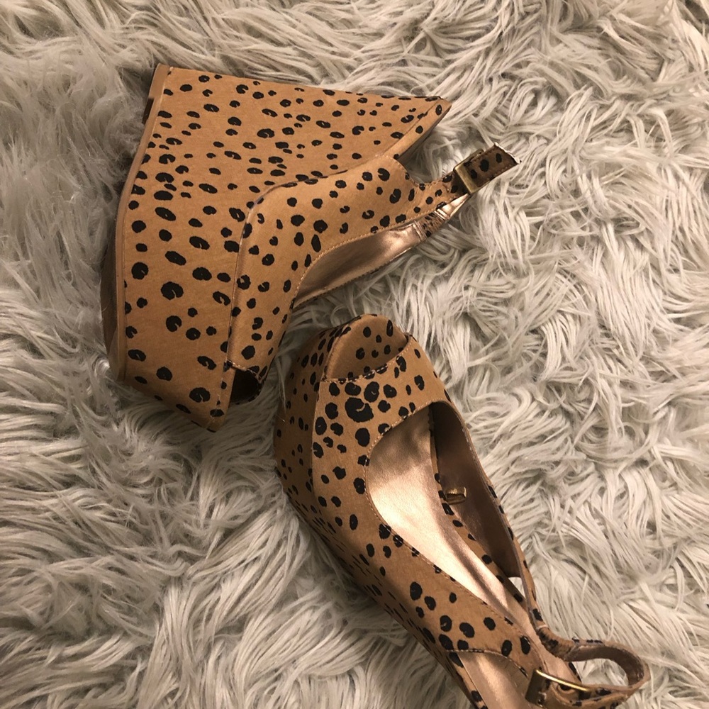 Wedge peep toe shoes